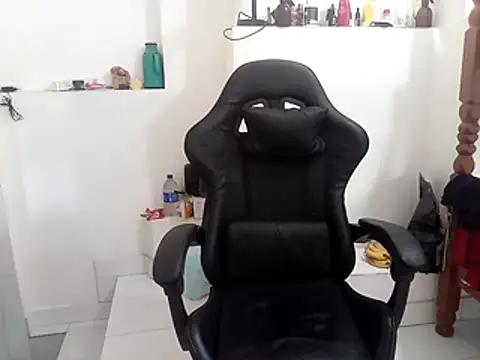 Snapshot of moreno25centimetro chatting on 10.15.25 moreno25centimetro online show from 10.15.25