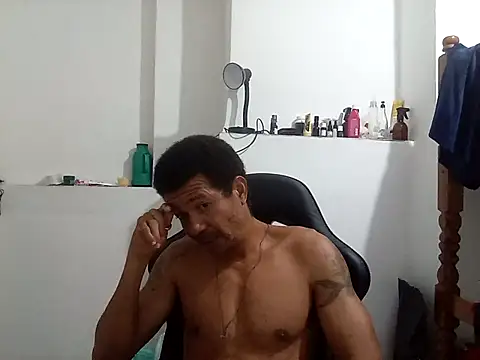 Snapshot of moreno25centimetro chatting on 10.21.25 moreno25centimetro online show from 10.21.25