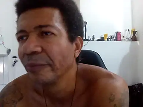 Snapshot of moreno25centimetro chatting on 10.28.25 moreno25centimetro online show from 10.28.25