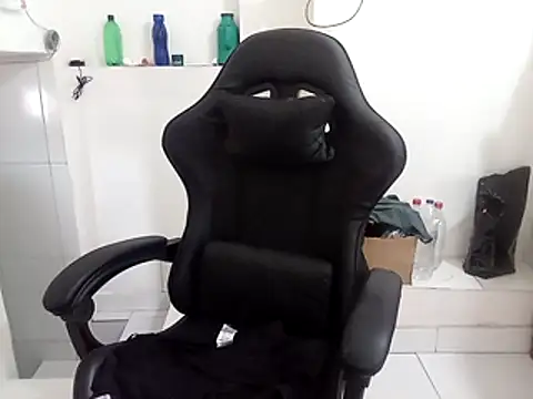 Snapshot of moreno25centimetro chatting on 11.11.25 moreno25centimetro online show from 11.11.25