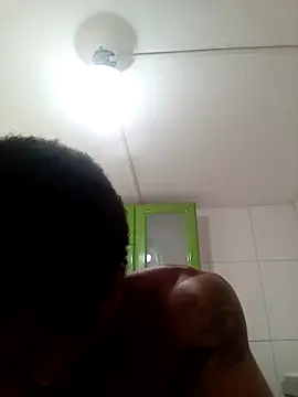 Snapshot of moreno25centimetro chatting on 12.15.25 moreno25centimetro online show from 12.15.25