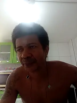 Snapshot of moreno25centimetro chatting on 12.18.25 moreno25centimetro online show from 12.18.25