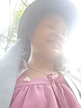 Heulwen-22 online show from 10.19.25