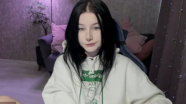AlinaGreeeen online show from 10.19.25