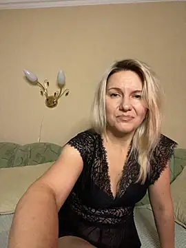 AliceSwan4011 online show from 10.17.25