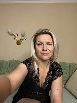 AliceSwan4011 online show from 11.25.25