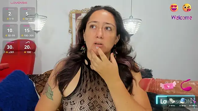 naughty milf esmeralda online show from 04.22.26