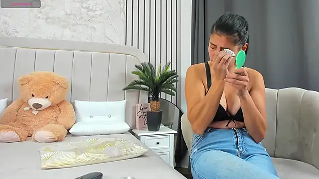 DaryaReed online show from 11.17.25