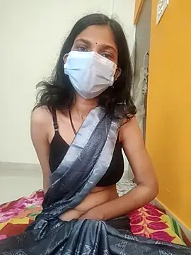 Shivani2002 online show from 12.18.25