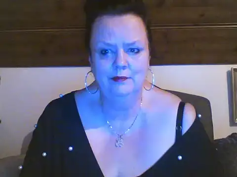 TiffanyMature online show from 04.16.26