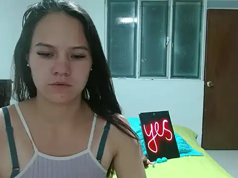 Snapshot of yarafuckass chatting on 04.15.26 yarafuckass online show from 04.15.26