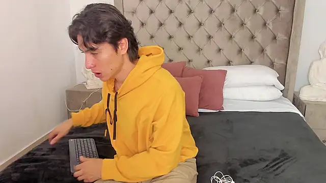 AlexanderHall online show from 01.17.26