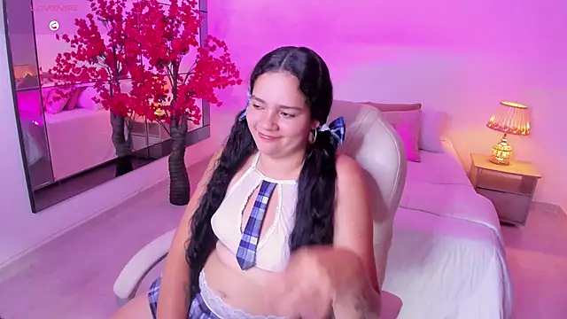 karlie small online show from 04.17.26