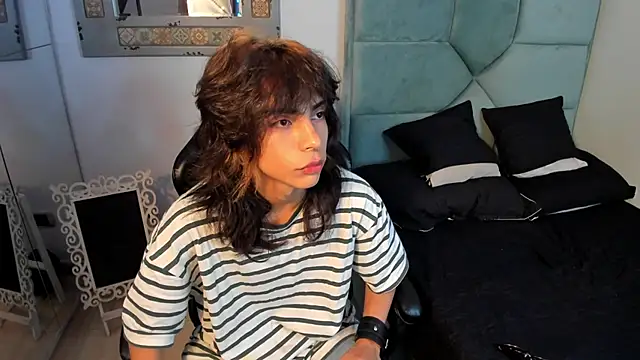 Snapshot of Dereck_Manson chatting on 11.04.25 Dereck Manson online show from 11.04.25