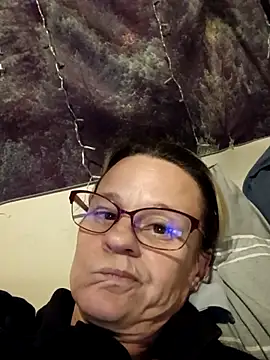 Snapshot of PremiumKitty chatting on 10.28.25 PremiumKitty online show from 10.28.25