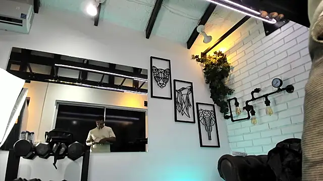 ItaloMoore online show from 12.19.25