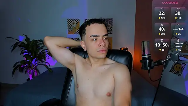 Snapshot of obzidyan chatting on 11.28.25 obzidyan online show from 11.28.25