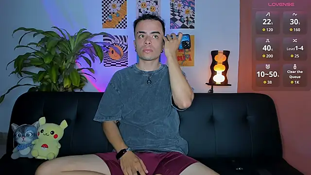 Snapshot of obzidyan chatting on 12.16.25 obzidyan online show from 12.16.25