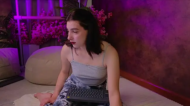 Snapshot of arcane_doll chatting on 09.21.25 arcane doll online show from 09.21.25