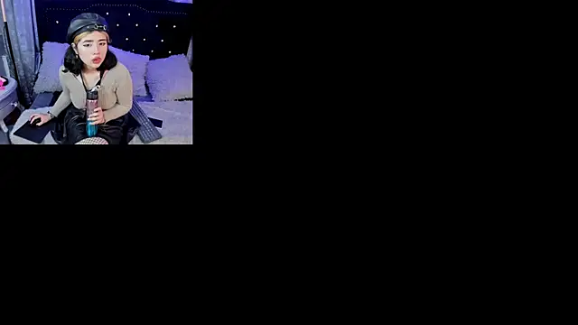 Snapshot of dafnelee chatting on 09.17.25 dafnelee online show from 09.17.25