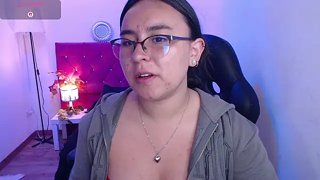 Snapshot of SashaGrey__ chatting on 09.17.25 SashaGrey online show from 09.17.25
