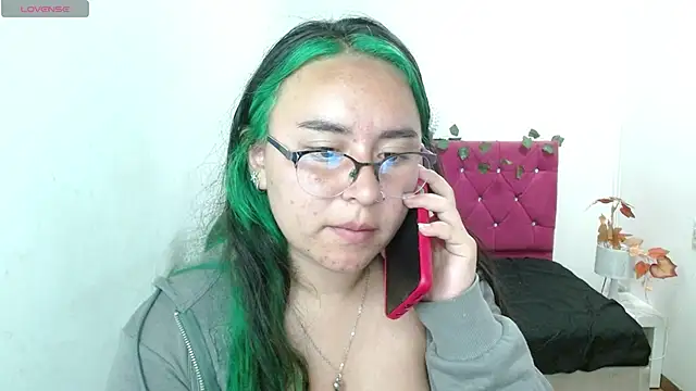 Snapshot of SashaGrey__ chatting on 10.11.25 SashaGrey online show from 10.11.25