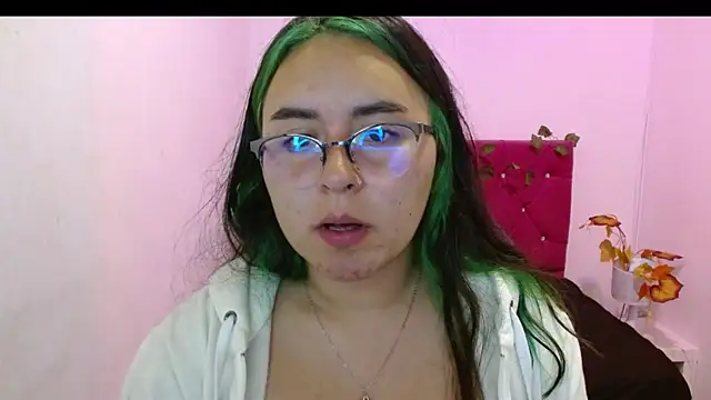 Snapshot of SashaGrey__ chatting on 10.14.25 SashaGrey online show from 10.14.25