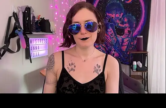 Snapshot of mistressannafoxx chatting on 09.11.25 mistressannafoxx online show from 09.11.25