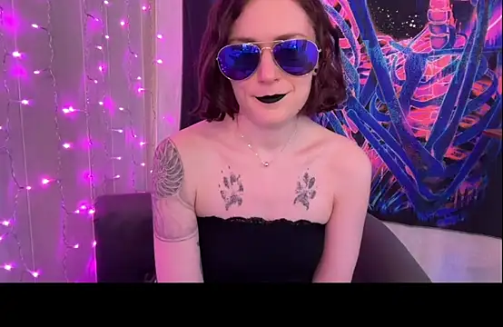 Snapshot of mistressannafoxx chatting on 09.14.25 mistressannafoxx online show from 09.14.25