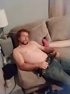 Snapshot of CatchyPart93 chatting on 10.22.25 CatchyPart93 online show from 10.22.25