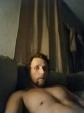 Snapshot of CatchyPart93 chatting on 11.08.25 CatchyPart93 online show from 11.08.25