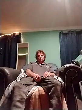 Snapshot of CatchyPart93 chatting on 12.18.25 CatchyPart93 online show from 12.18.25