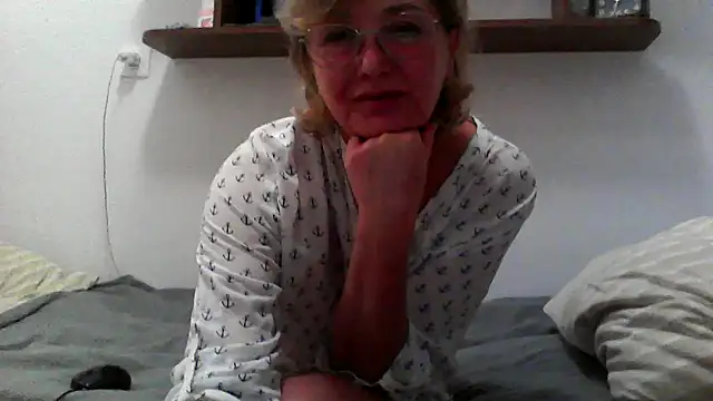 IrynaMolbertx online show from 09.15.25