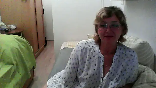 IrynaMolbertx online show from 09.19.25