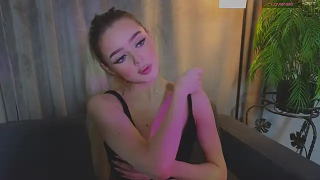 Snapshot of Relax_Time_ chatting on 11.19.25 Relax Time online show from 11.19.25