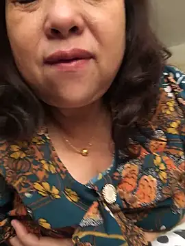 Snapshot of Hoanguyenn chatting on 11.16.25 Hoanguyenn online show from 11.16.25