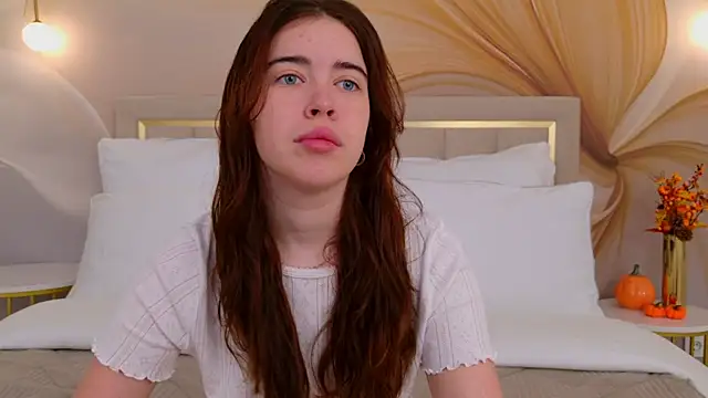 Snapshot of KimberlyBond chatting on 10.07.25 KimberlyBond online show from 10.07.25