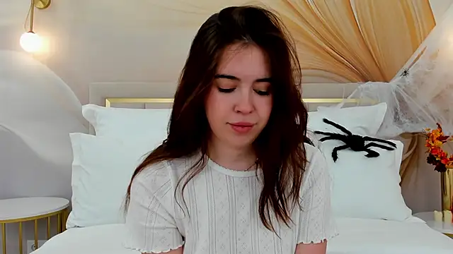 Snapshot of KimberlyBond chatting on 10.28.25 KimberlyBond online show from 10.28.25