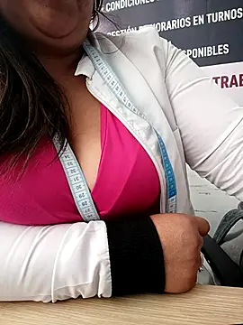 Mia-Glow online show from 01.08.26