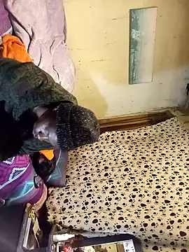 Snapshot of KruellaR1de3 chatting on 12.19.25 KruellaR1de3 online show from 12.19.25