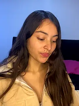 Snapshot of hotwife26 chatting on 10.30.25 hotwife26 online show from 10.30.25