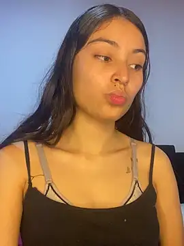 Snapshot of hotwife26 chatting on 11.11.25 hotwife26 online show from 11.11.25