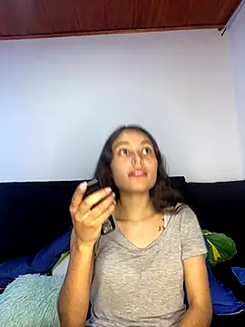 Snapshot of hotwife26 chatting on 12.13.25 hotwife26 online show from 12.13.25