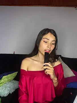 Snapshot of hotwife26 chatting on 12.16.25 hotwife26 online show from 12.16.25