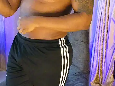 Snapshot of BenjaminCol_ chatting on 10.10.25 BenjaminCol online show from 10.10.25