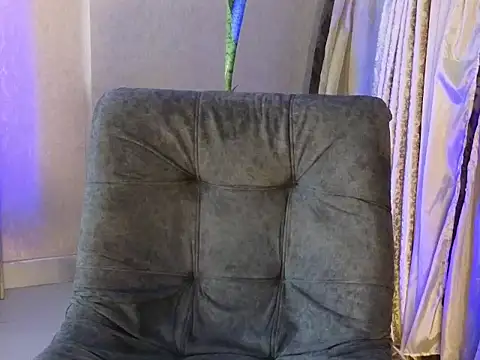 Snapshot of BenjaminCol_ chatting on 10.11.25 BenjaminCol online show from 10.11.25