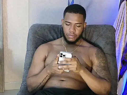 Snapshot of BenjaminCol_ chatting on 10.21.25 BenjaminCol online show from 10.21.25