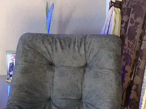 Snapshot of BenjaminCol_ chatting on 10.31.25 BenjaminCol online show from 10.31.25