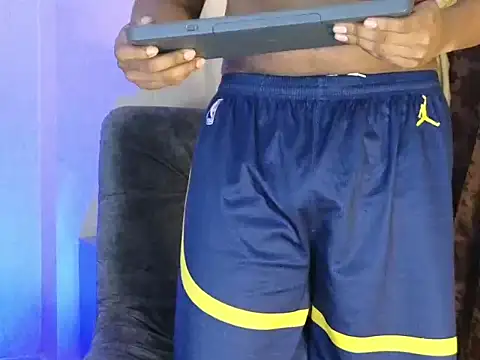 Snapshot of BenjaminCol_ chatting on 11.05.25 BenjaminCol online show from 11.05.25