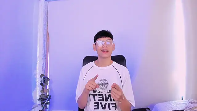 Snapshot of zeus_blaze chatting on 09.09.25 zeus blaze online show from 09.09.25